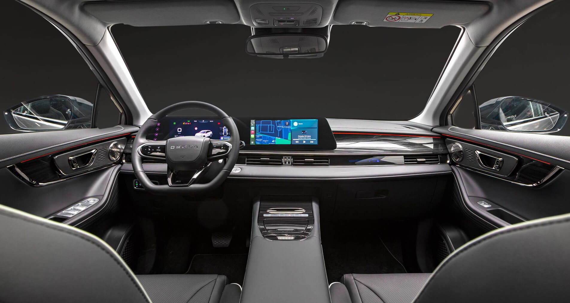 Omoda5 - interiér černý